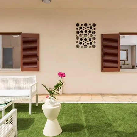 Christina Luxury Villas فيلة *